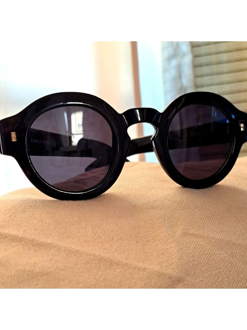 VANLINKER Black Round Sunglasses